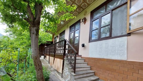 Property building, Facade/entrance, Balcony/Terrace, Balcony/Terrace