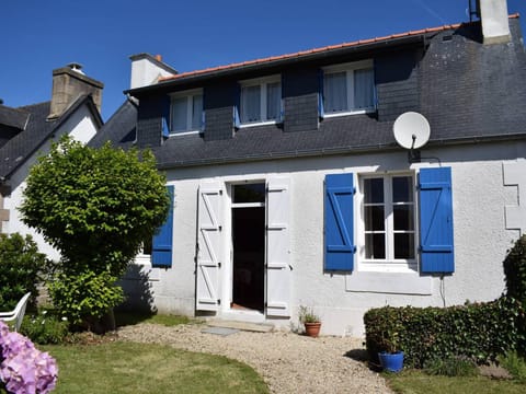 Maison bretonne à 100m de la plage, jardin clos et équipements pour bébé, à Trégastel - FR-1-368-106 House in Trégastel