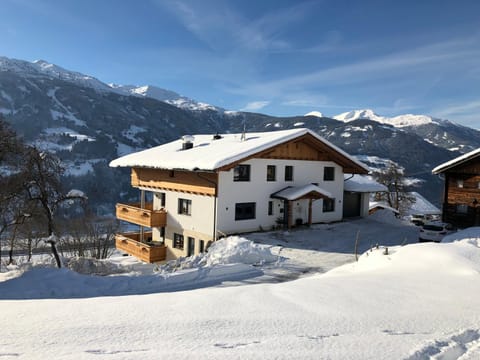 Property building, Facade/entrance, Winter