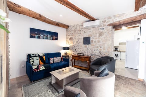 Communal lounge/ TV room, Living room, Seating area