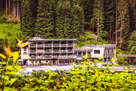 Property building, Parking