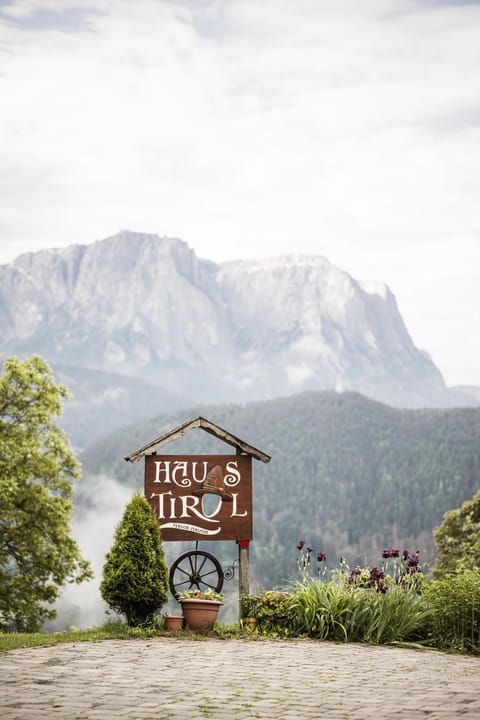 Nearby landmark, Day, Property logo or sign, Natural landscape, Mountain view