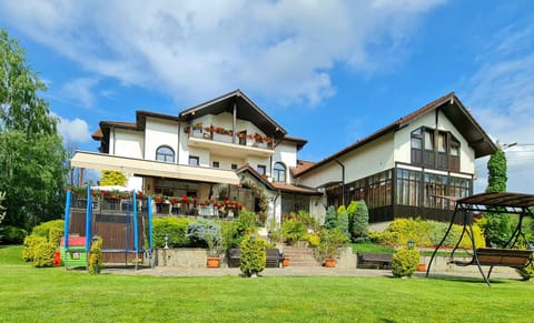 Property building, Spring, Garden, Garden, View (from property/room)