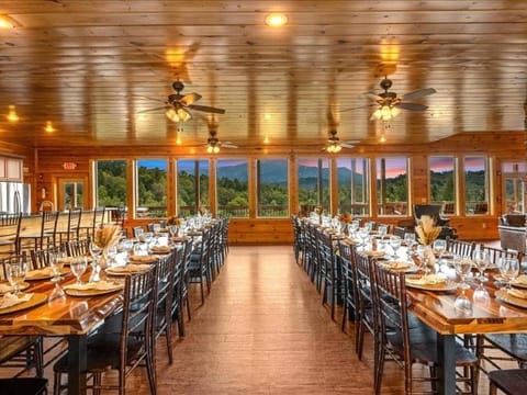 Foxwood Mansion Cabin Cabin in Pittman Center