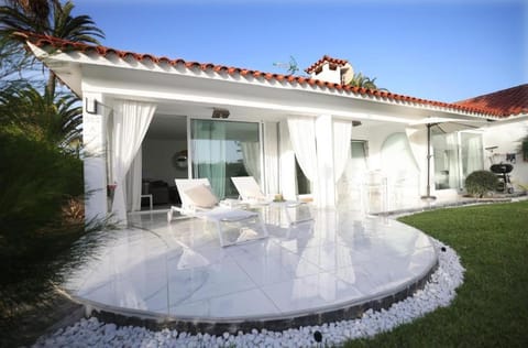 Patio, Garden, Seating area, Garden view, sunbed