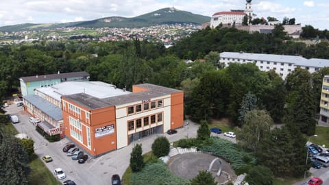 Property building, Neighbourhood, Bird's eye view, View (from property/room), Parking