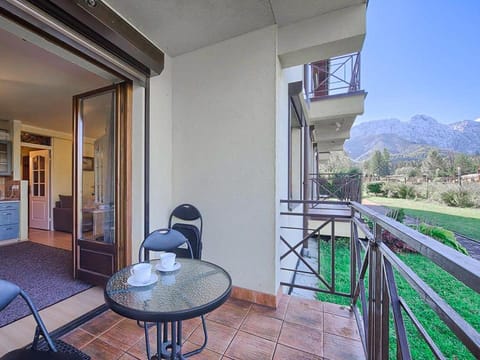 Balcony/Terrace, Seating area, Mountain view