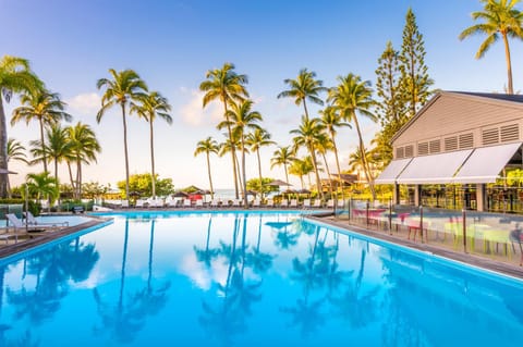 Swimming pool, sunbed