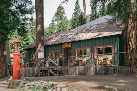Patio, Restaurant/places to eat, On-site shops, Lobby or reception