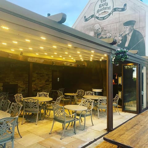 Restaurant/places to eat, Day, Garden, Garden, Banquet/Function facilities, Seating area, Garden view