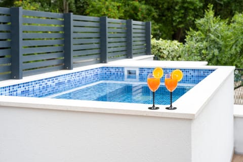 Pool view, Swimming pool, Drinks