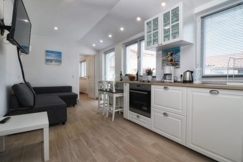 Kitchen or kitchenette, Living room