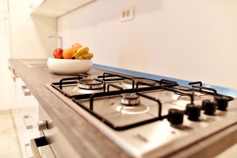 Kitchen or kitchenette, Food and drinks, Family