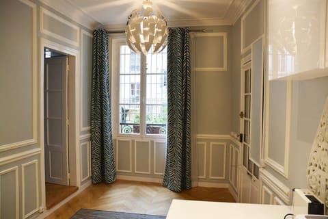View (from property/room), Photo of the whole room, Decorative detail