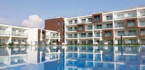 Swimming pool, Swimming pool