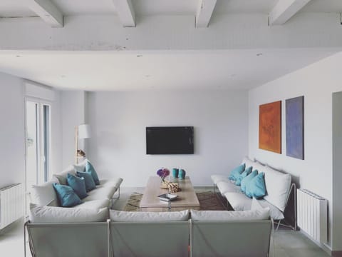 Communal lounge/ TV room, TV and multimedia, Living room, Other, Seating area