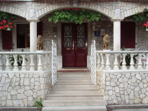 Decorative detail