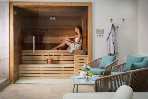 Massage, Sauna, Spa and wellness centre/facilities