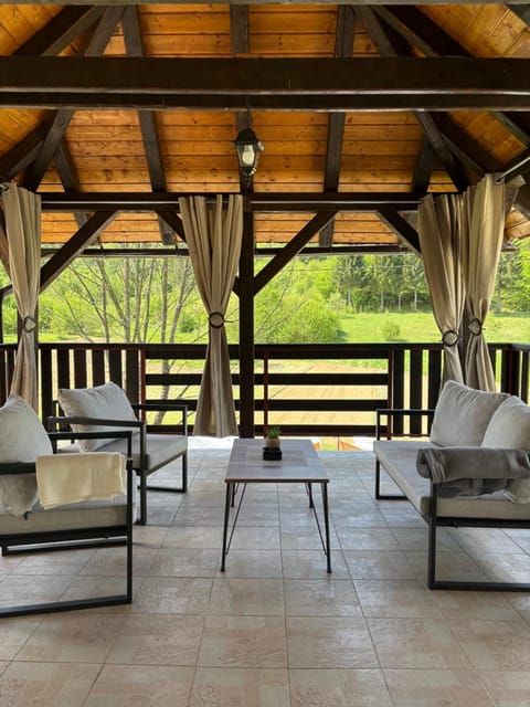 Rooms Lucijana Bed and Breakfast in Jezerce