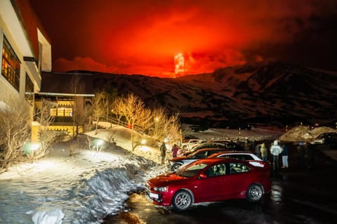 Night, Neighbourhood, Natural landscape, On site, Mountain view, Parking