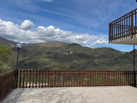 Gold Cave casa vacanze relax nel bosco appartamenti House in Piedmont