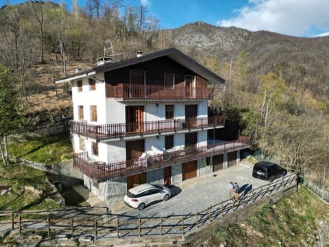 Gold Cave casa vacanze relax nel bosco appartamenti House in Piedmont