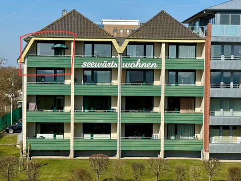 Property building, Spring, Day, Balcony/Terrace