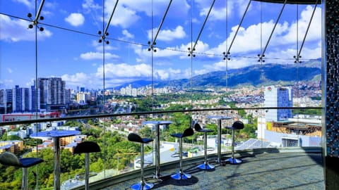 Restaurant/places to eat, City view