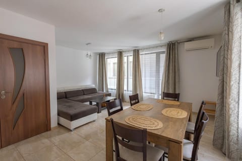 Bed, Living room, Photo of the whole room, Seating area, Dining area, internet, air conditioner