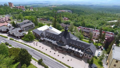 Property building, Day, Neighbourhood, Natural landscape, Bird's eye view, Location