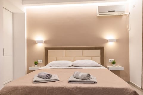 Luxury Seaside House with 2 Bathrooms Apartment in Ksamil