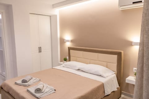 Luxury Seaside House with 2 Bathrooms Apartment in Ksamil