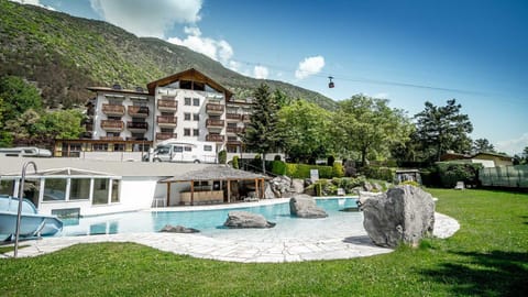 Property building, Spring, Natural landscape, Garden, Garden view, Pool view, Swimming pool, Parking, sunbed