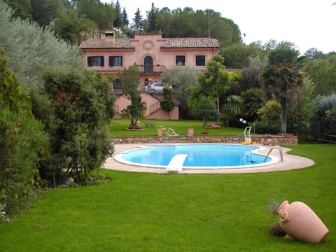 Facade/entrance, Swimming pool