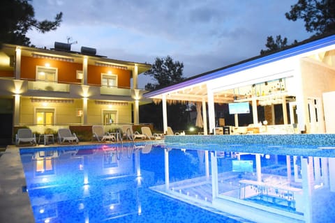 Lounge or bar, Swimming pool