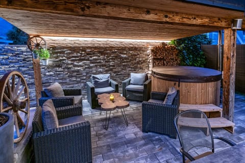 Garden, Lounge or bar