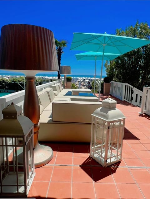 Summer, View (from property/room), Balcony/Terrace, Decorative detail, Beach, Sea view, sunbed