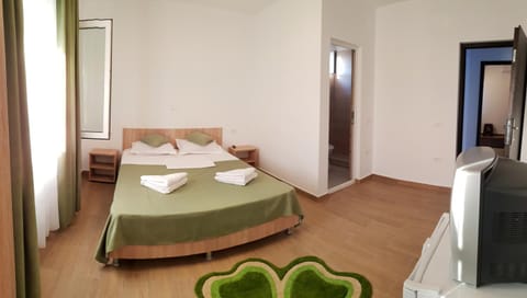 Bed, Photo of the whole room, Decorative detail