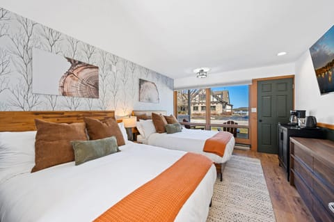 Bed, TV and multimedia, Photo of the whole room