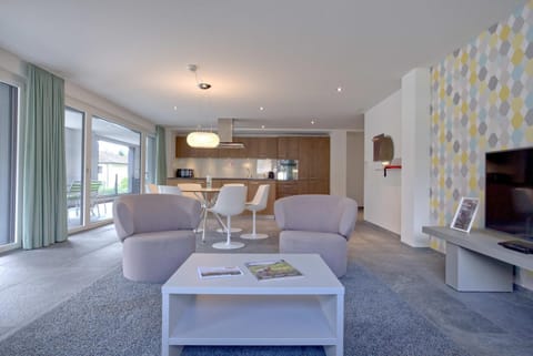 TV and multimedia, Kitchen or kitchenette, Living room, Seating area, internet, microwave, air conditioner