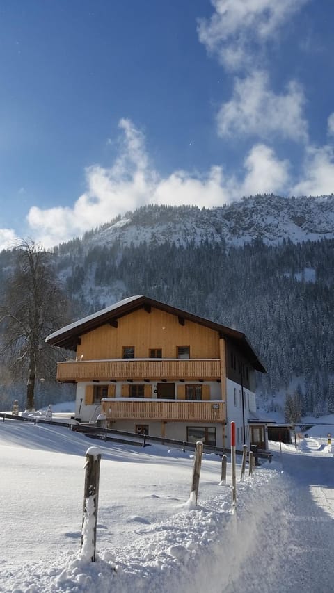 Facade/entrance, Winter