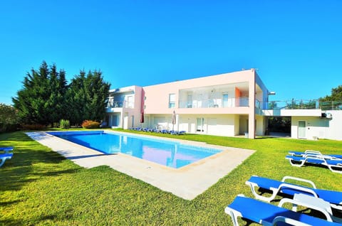 Property building, Garden, Swimming pool, Swimming pool