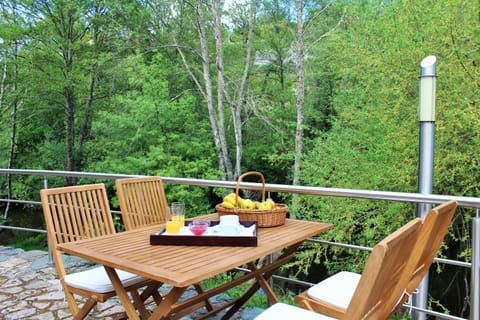 Property building, Natural landscape, Balcony/Terrace
