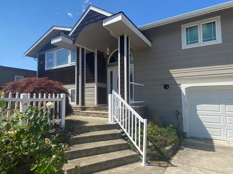 Scenic Lake View Home House in Tacoma