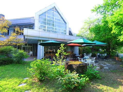 Property building, Facade/entrance, Day, Garden, Garden view