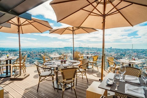 View (from property/room), Balcony/Terrace, City view