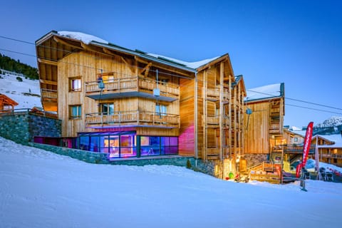 Property building, Facade/entrance, Night, Winter