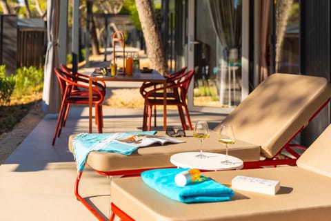 Seating area, sunbed