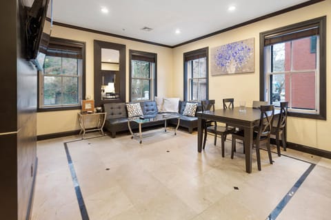Living room, Decorative detail, Seating area, Dining area, On site, Street view