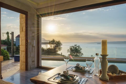 Patio, Day, Natural landscape, View (from property/room), Balcony/Terrace, Food and drinks, Dining area, Food, Sea view